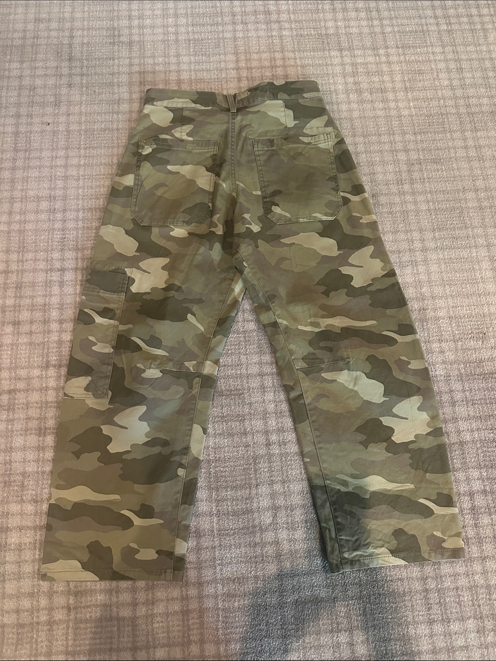 Anthropologie Pilcro Women’s Camo Cargo Pants with subtle barrel leg - Picture 6 of 7
